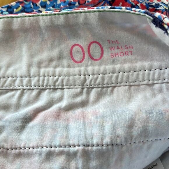 Lilly Pulitzer The Walsh Short. Navy/red/multi fleur de lis print. Size 00. - Picture 5 of 6